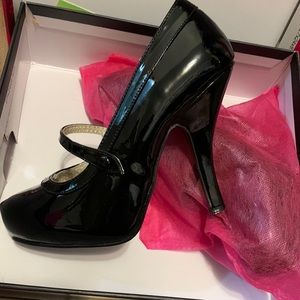 Black Pleaser Pumps with 4.5” Heel